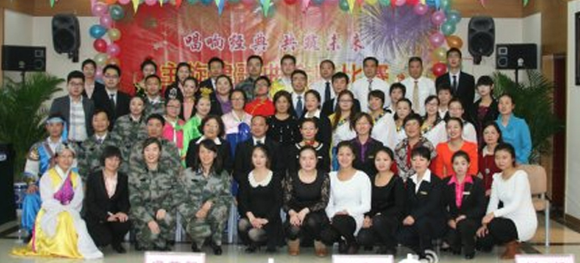 中电华晶商务酒店与中电华软投资集团联谊举行歌唱比赛