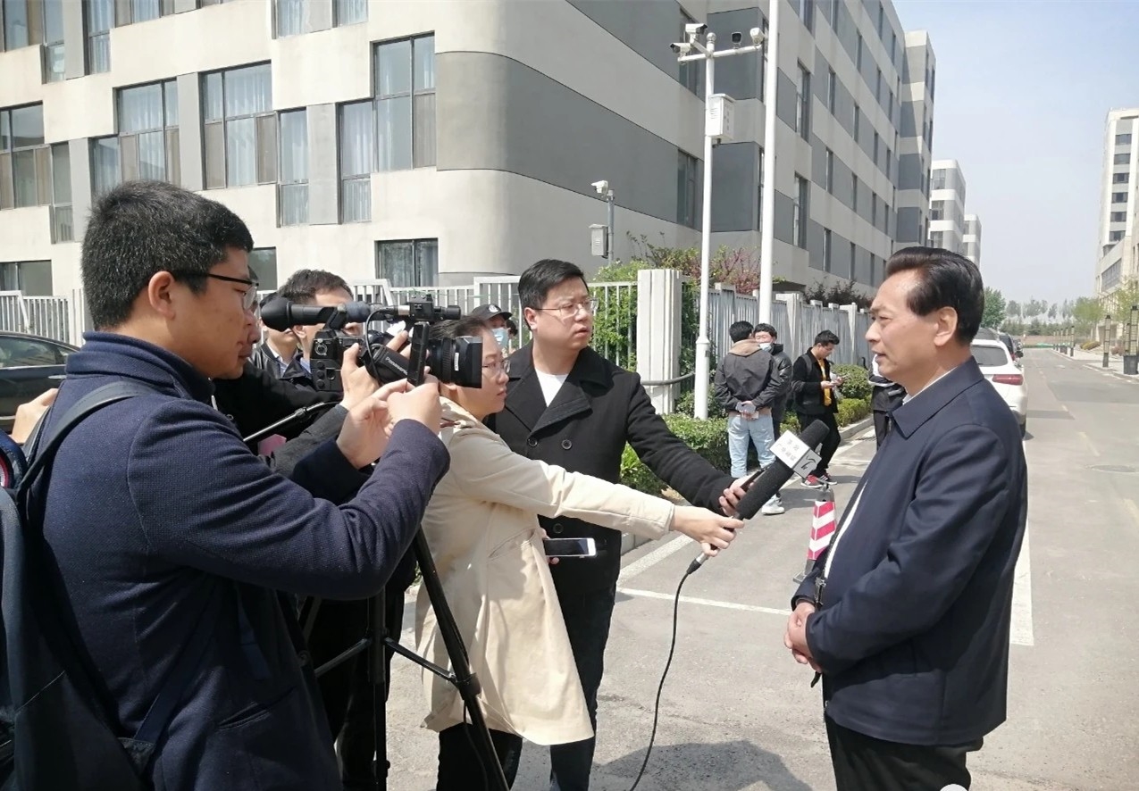 鏂伴椈濯掍綋閲囪2.jpg
